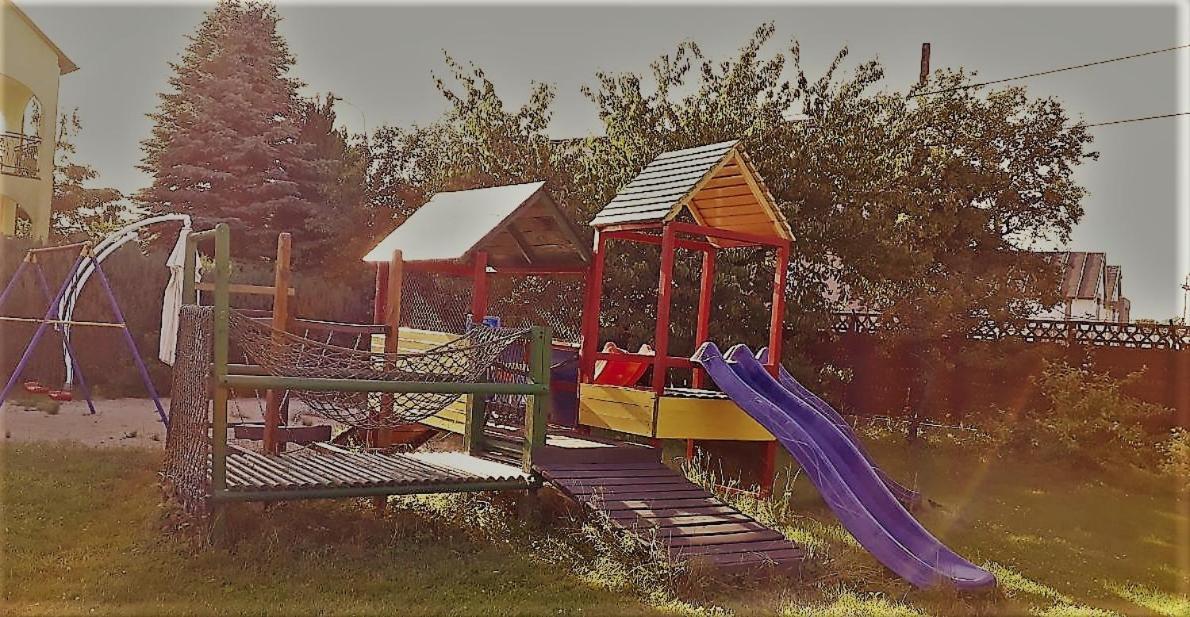 Ow Wilk - Pokoje I Domki Z Aneksami Kuchennymi, Parking, Plac Zabaw Leba Exterior photo