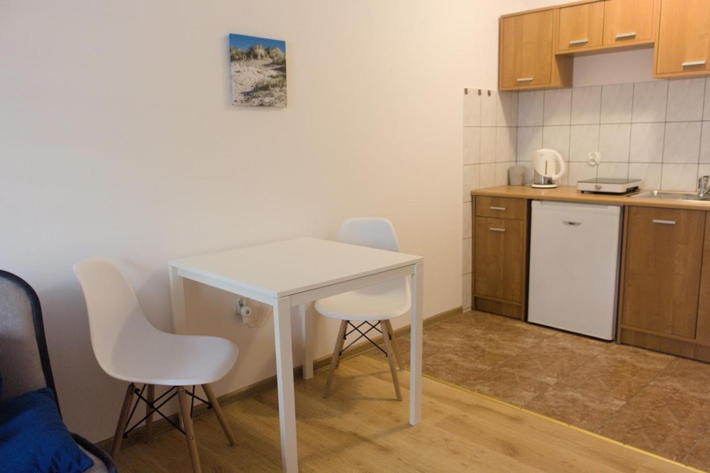 Ow Wilk - Pokoje I Domki Z Aneksami Kuchennymi, Parking, Plac Zabaw Leba Room photo
